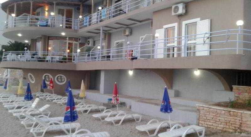 德尔芬妮酒店 Sarandë 外观 照片