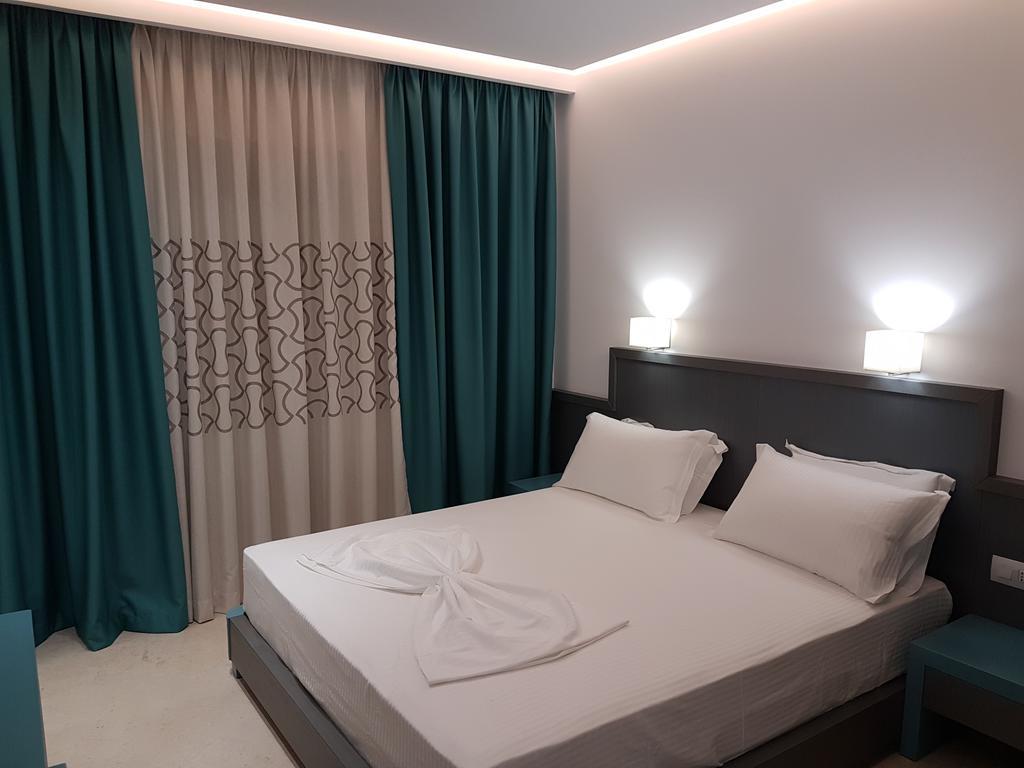 德尔芬妮酒店 Sarandë 外观 照片