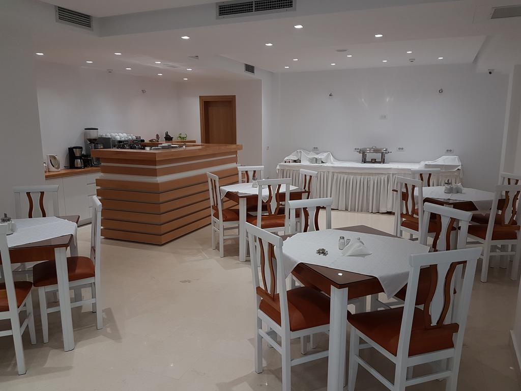 德尔芬妮酒店 Sarandë 外观 照片