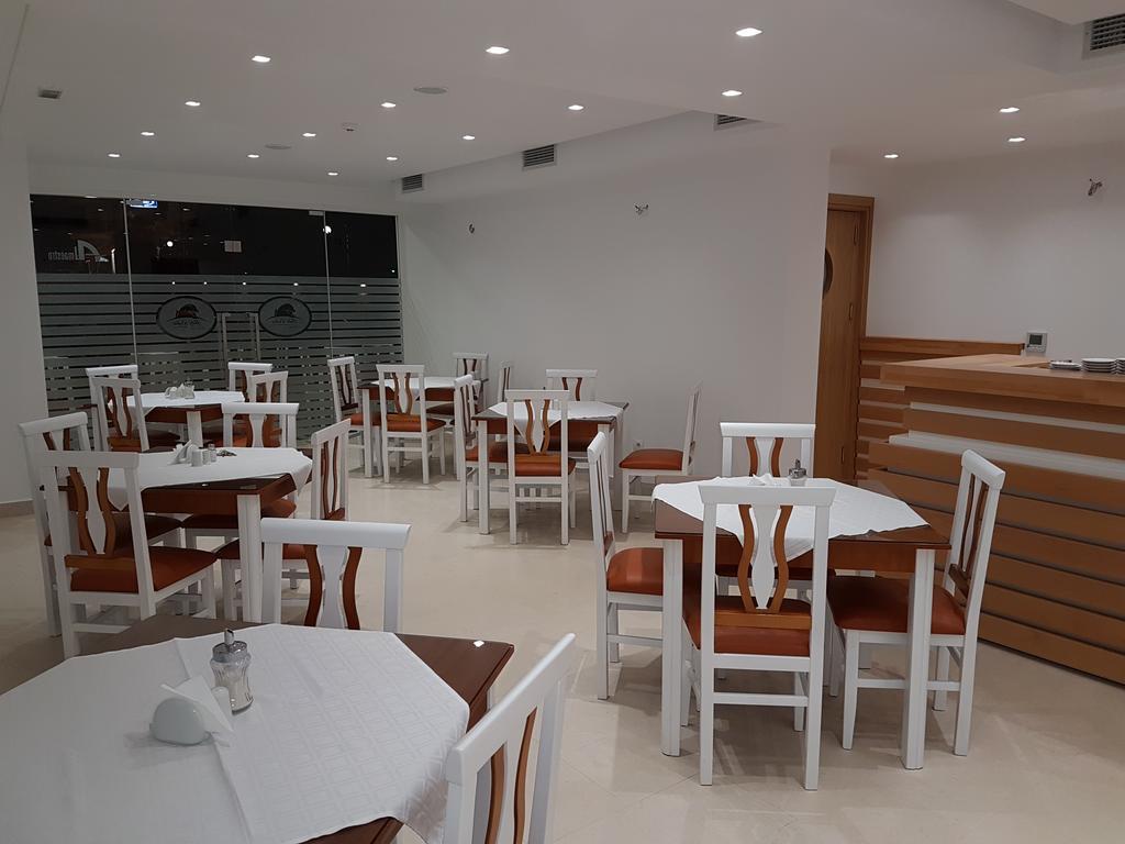 德尔芬妮酒店 Sarandë 外观 照片
