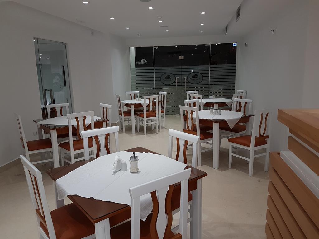 德尔芬妮酒店 Sarandë 外观 照片