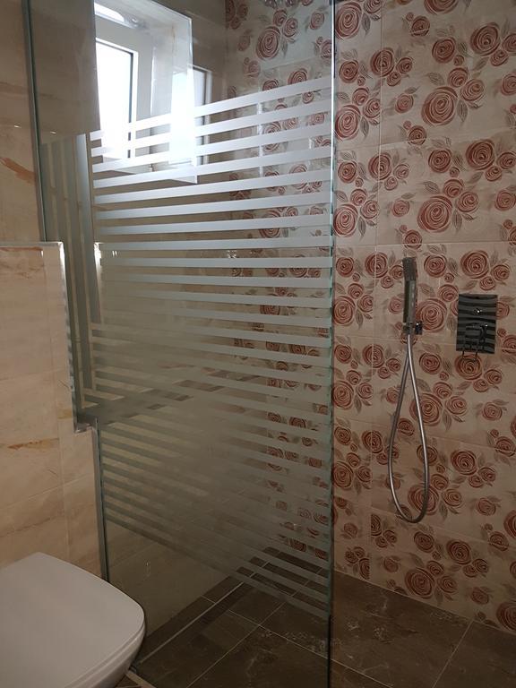 德尔芬妮酒店 Sarandë 外观 照片