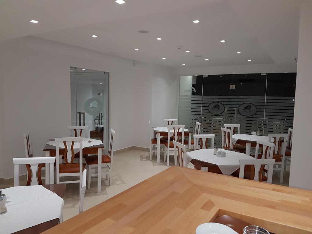 德尔芬妮酒店 Sarandë 外观 照片