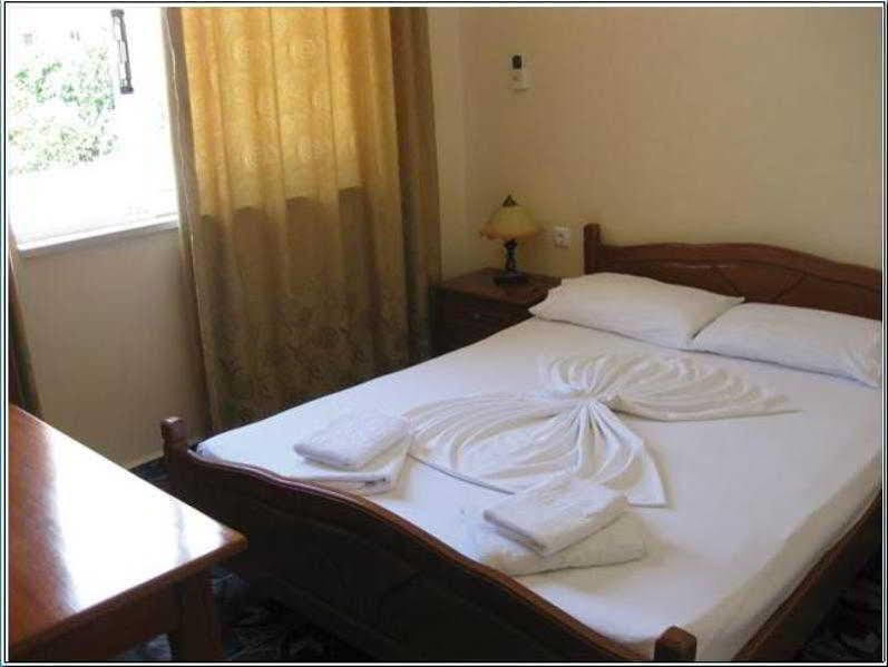 德尔芬妮酒店 Sarandë 外观 照片