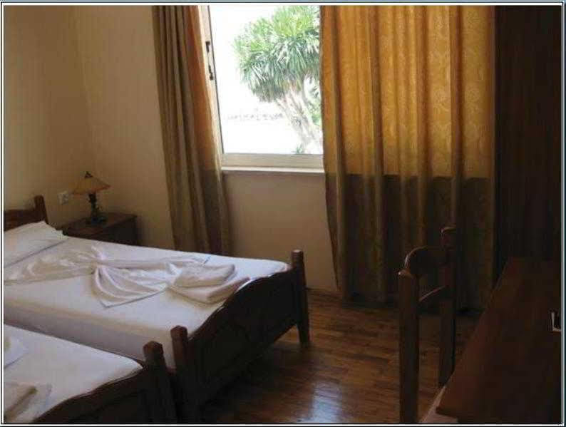 德尔芬妮酒店 Sarandë 外观 照片