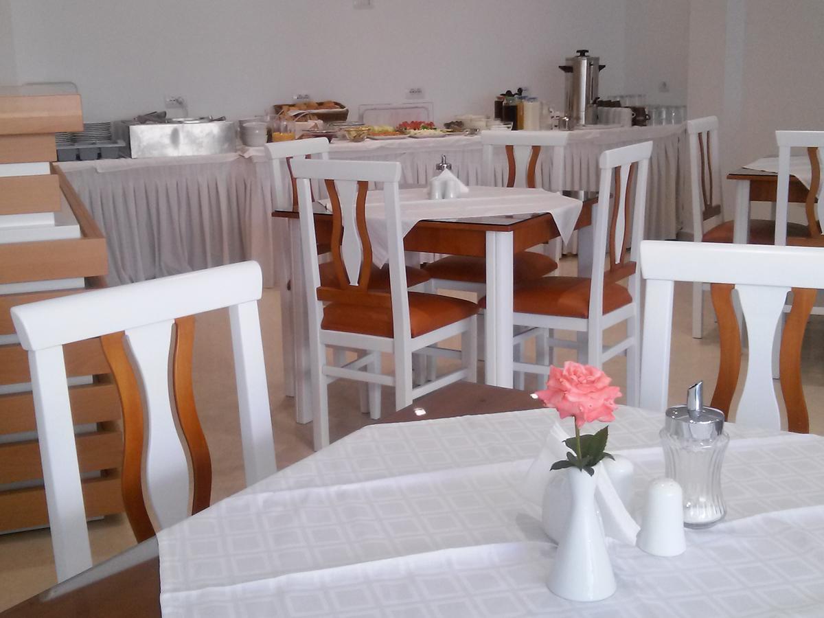 德尔芬妮酒店 Sarandë 外观 照片