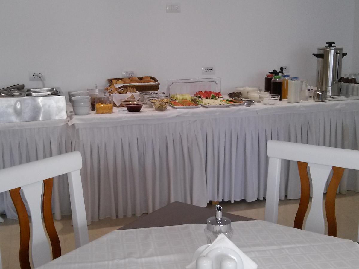 德尔芬妮酒店 Sarandë 外观 照片